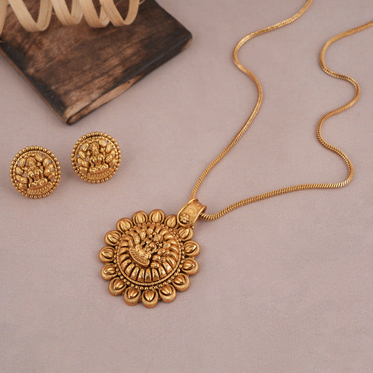 Plain antique gold Maa Lakshmi auspicious pendant set