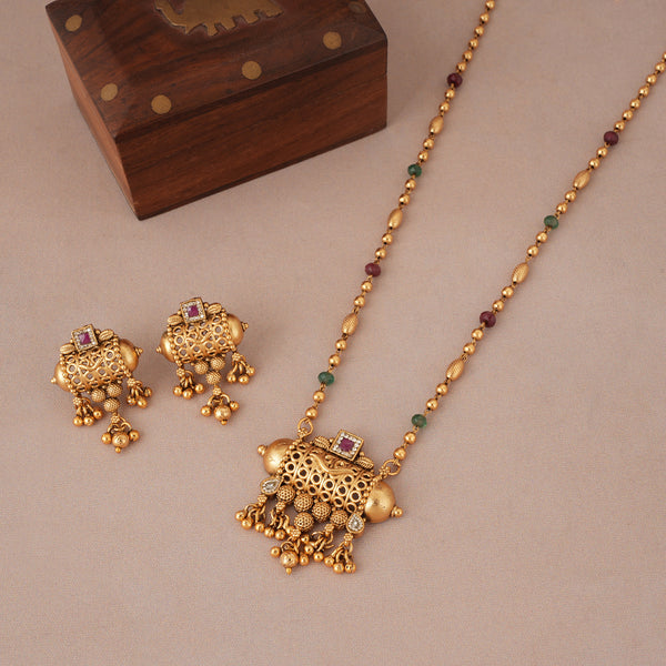 Long elegant stone antique gold pendant set