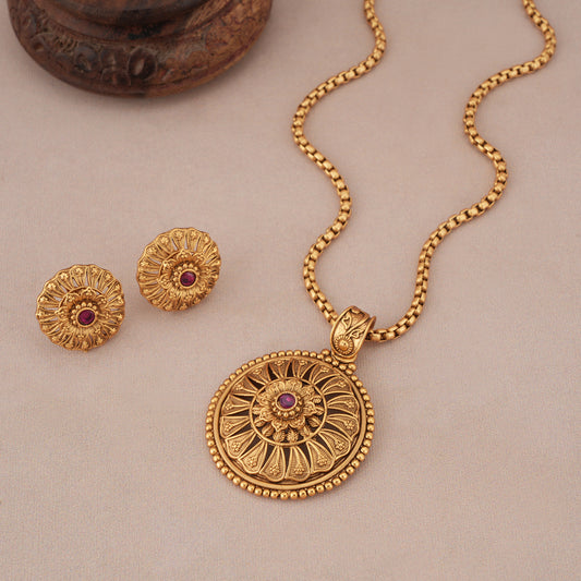 Amazing antique gold carved pendant set