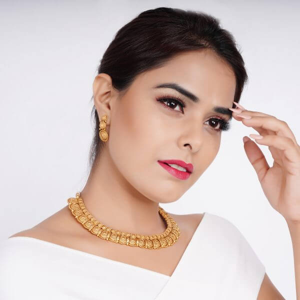Top 5 Jewellery With Off Shoulder Dress That Gives You Bold Look - smarsjewelrys Top 5 Jewellery With Off Shoulder Dress That Gives You Bold Look - smarsjewelrys
