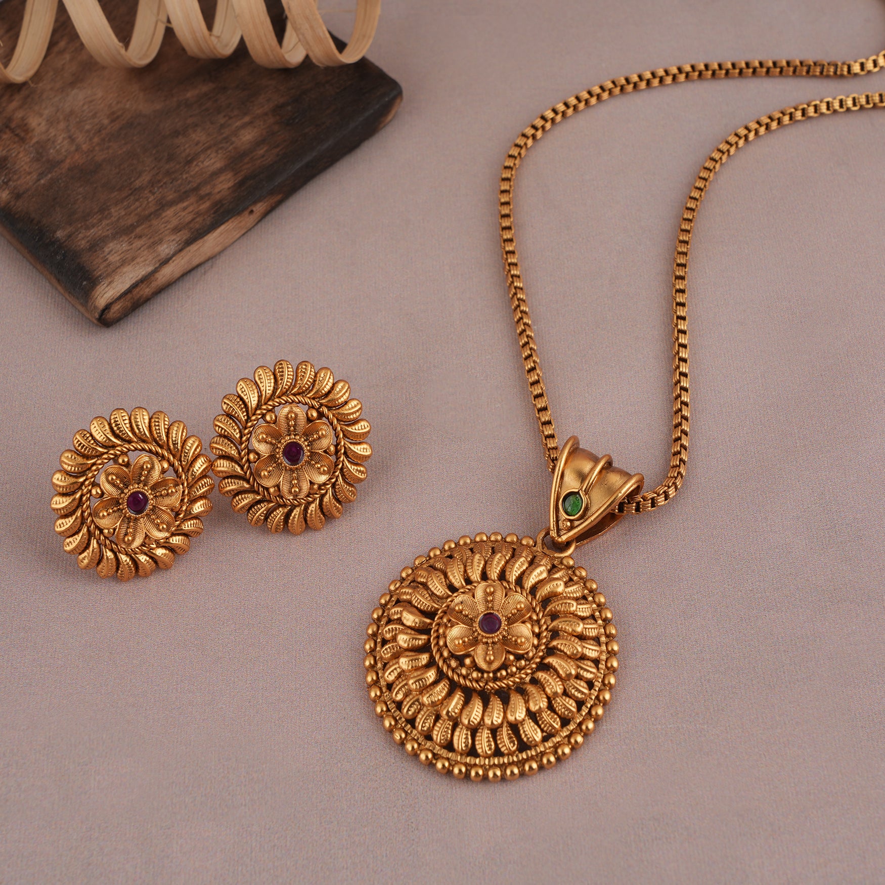 Gold Antique Pendant Set Designs 22 Karat Gold Antique Pendant Set