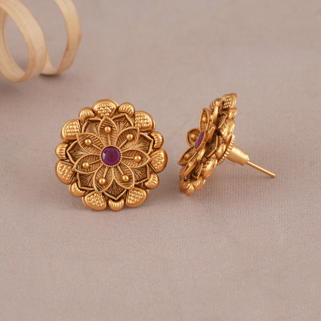 Stunning red stone antique gold stud earring