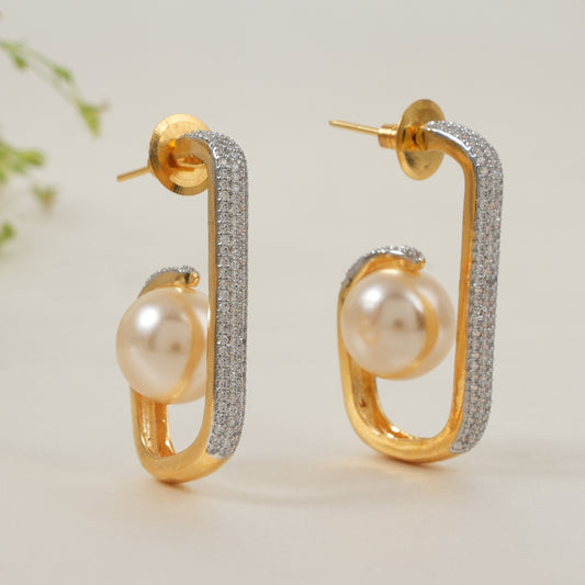 Beautiful pearl drop diamond earring