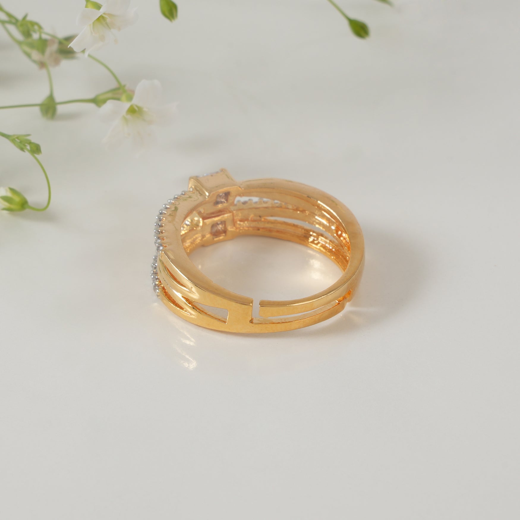 Delicate diamond finger ring for women