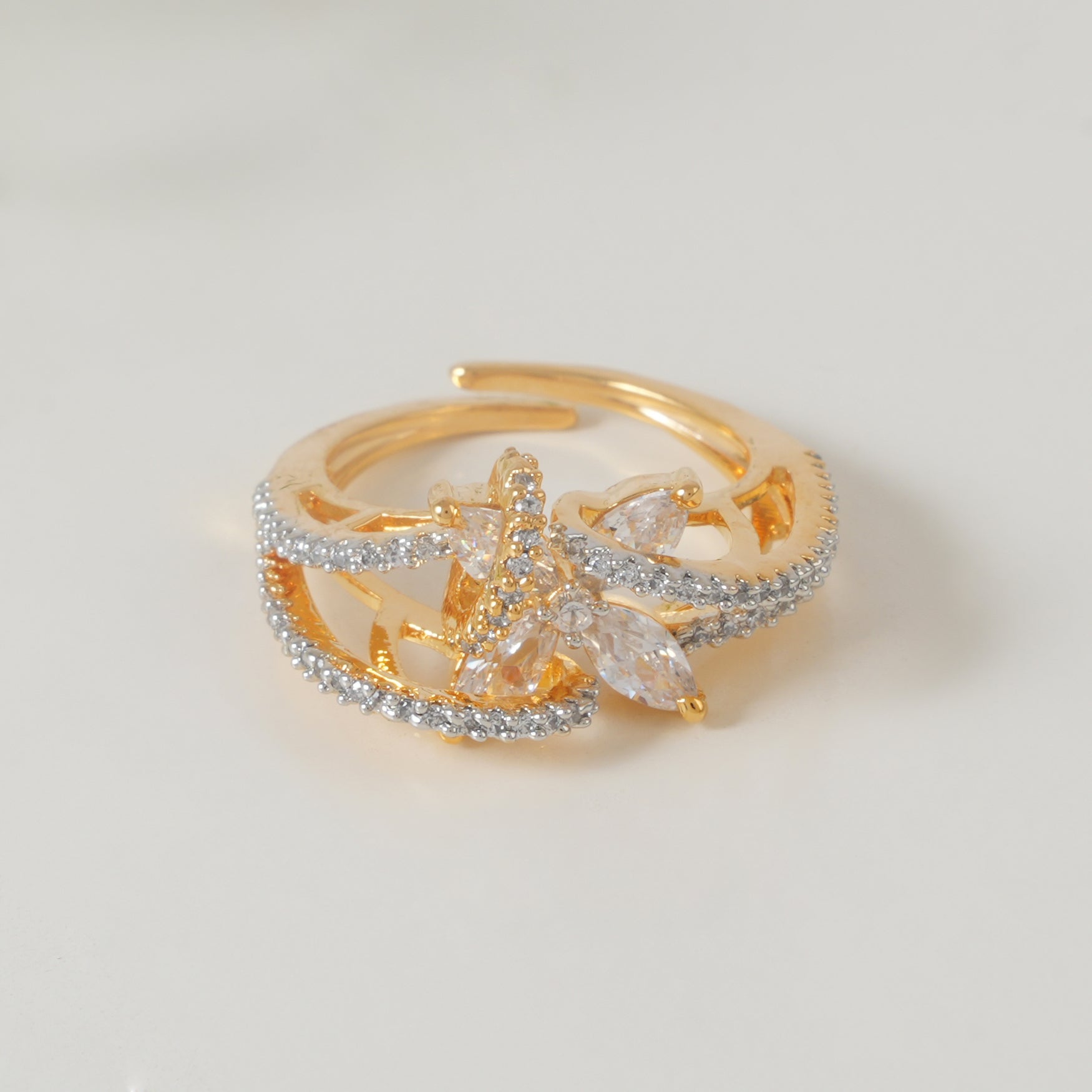 Beautiful women finger ring with cz diamond