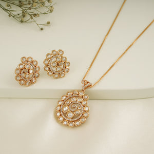 Stunning Kundan gold plated floral inspired pendant set