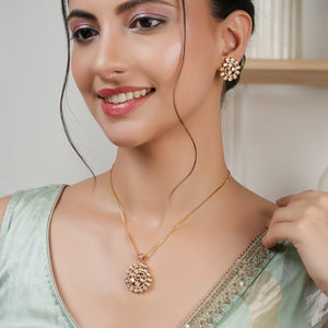 Stunning Kundan gold plated floral inspired pendant set