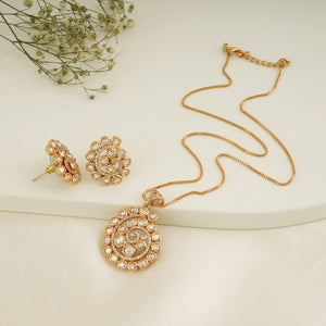 Stunning Kundan gold plated floral inspired pendant set