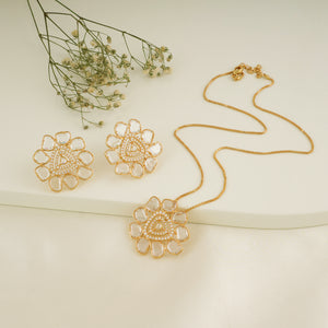 Stunning gold plated dimaond slice floral pendant set