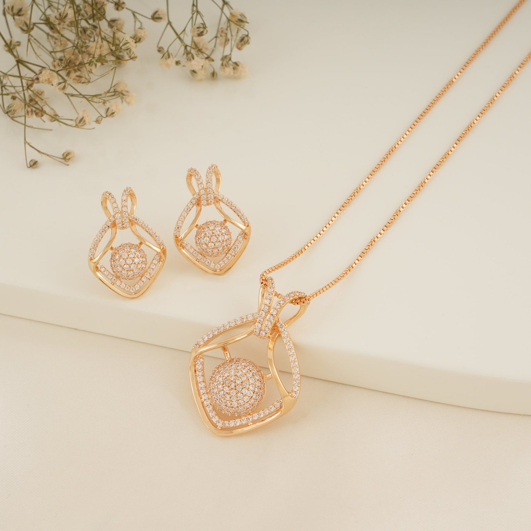 Beautiful cz diamond gold plated rombus pendant set