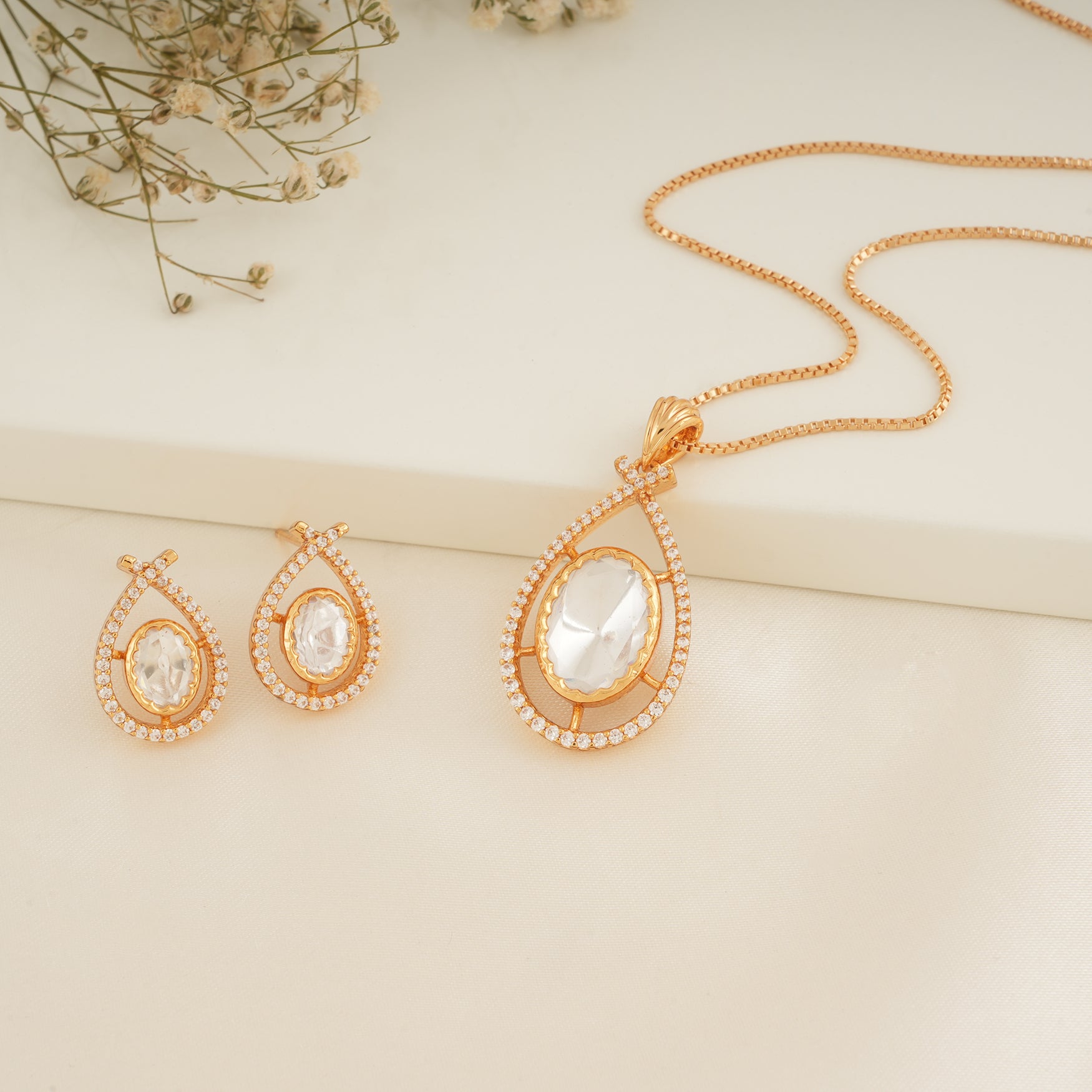 Stunning pear shaped kundan gold plated pendant set