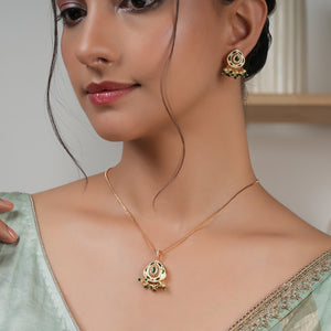 Gorgeous gold plated meenakari pendant set with earring