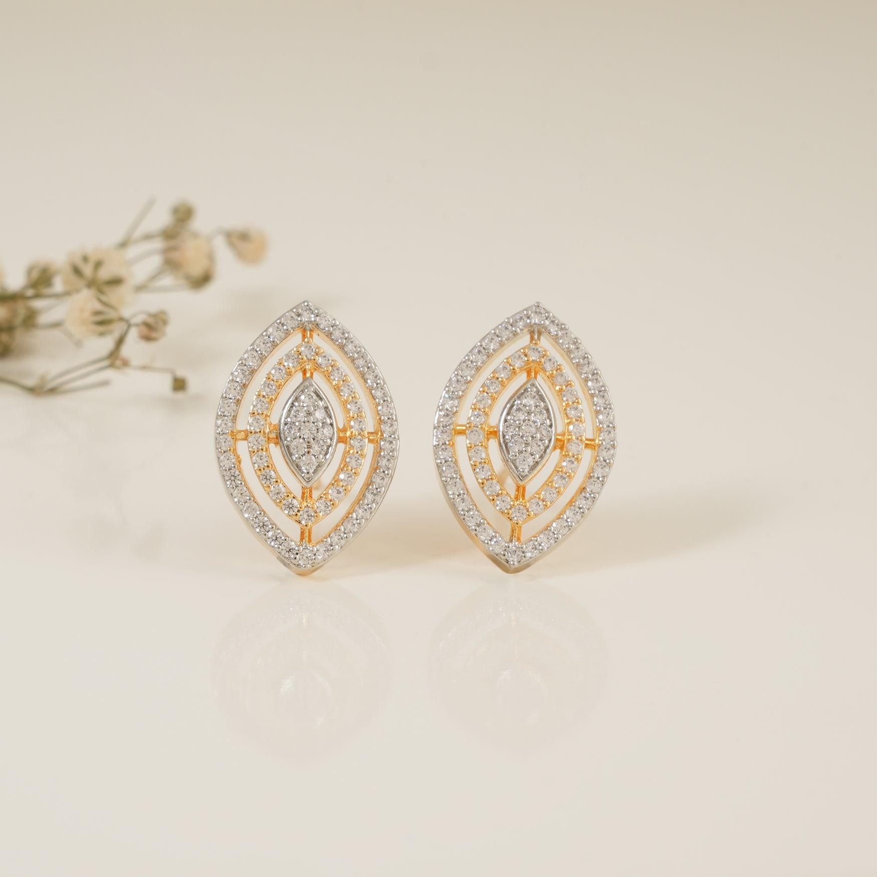 Pear shaped gold plated cz diamond stud