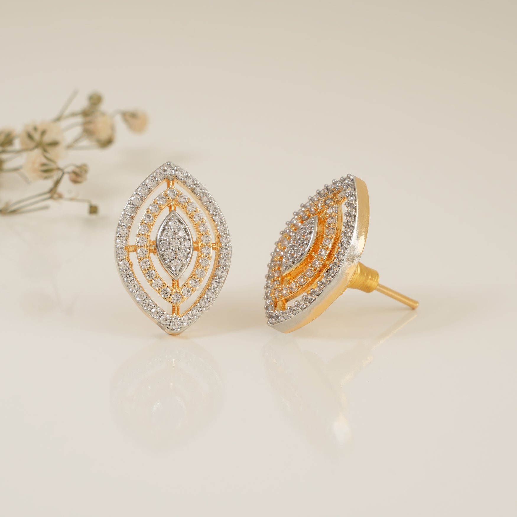 Pear shaped gold plated cz diamond stud