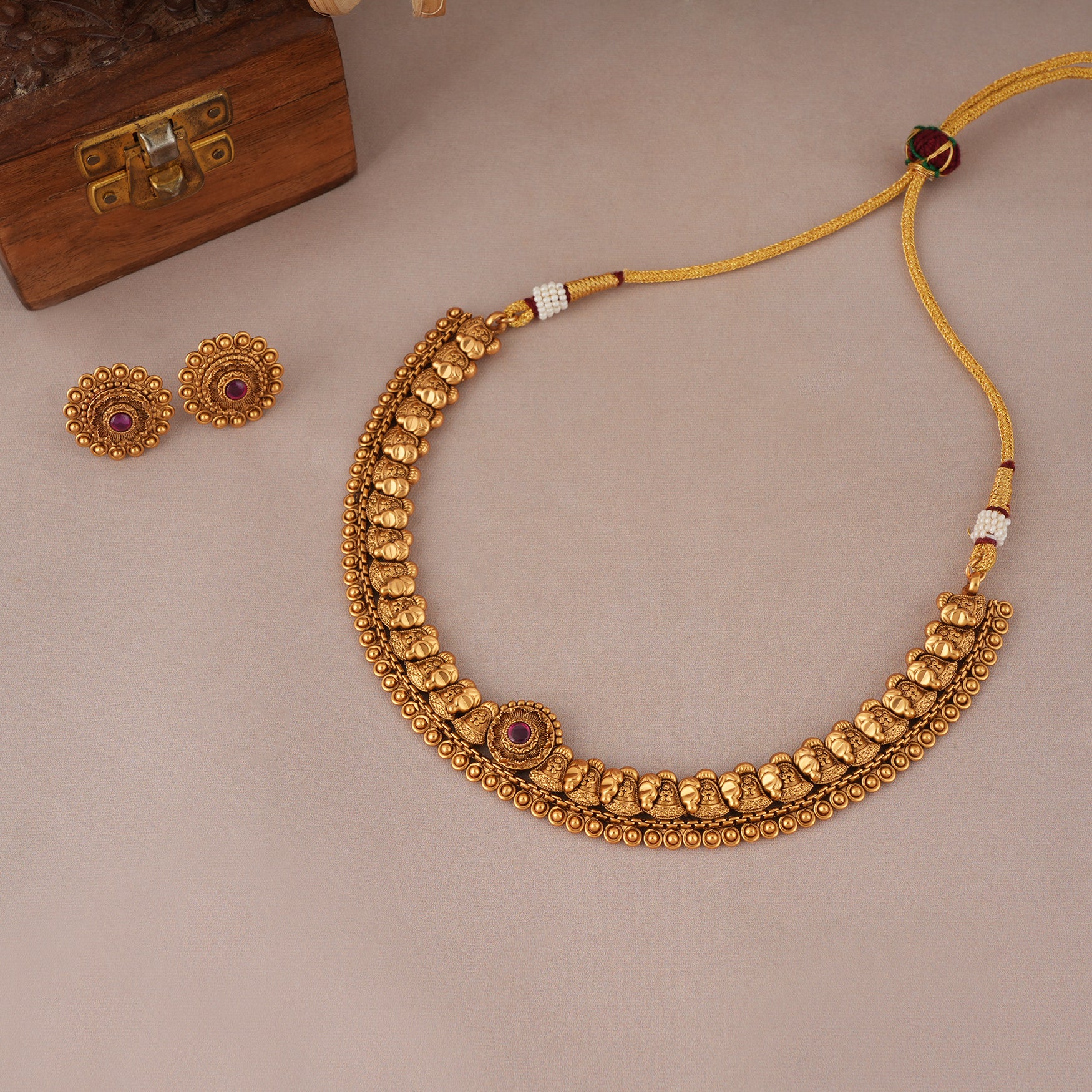 Cute antique gold round necklace set with stud earring