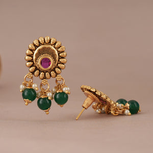 Cute antique gold green stone earring