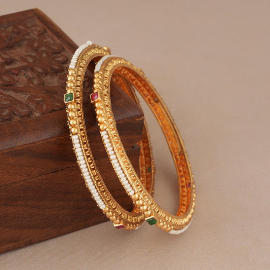 Cute gold plated pearl line bangle set