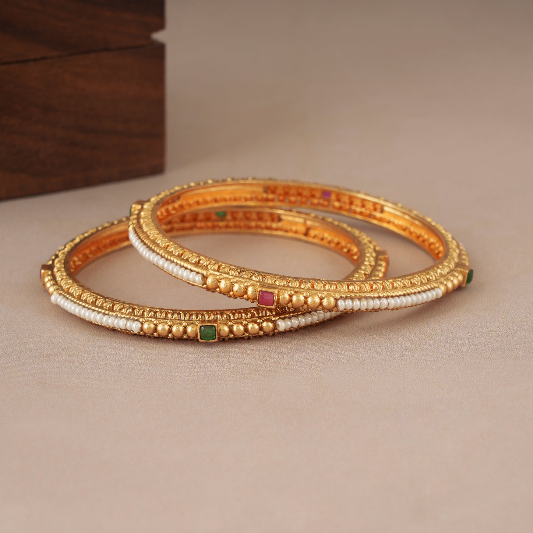 Cute gold plated pearl line bangle set