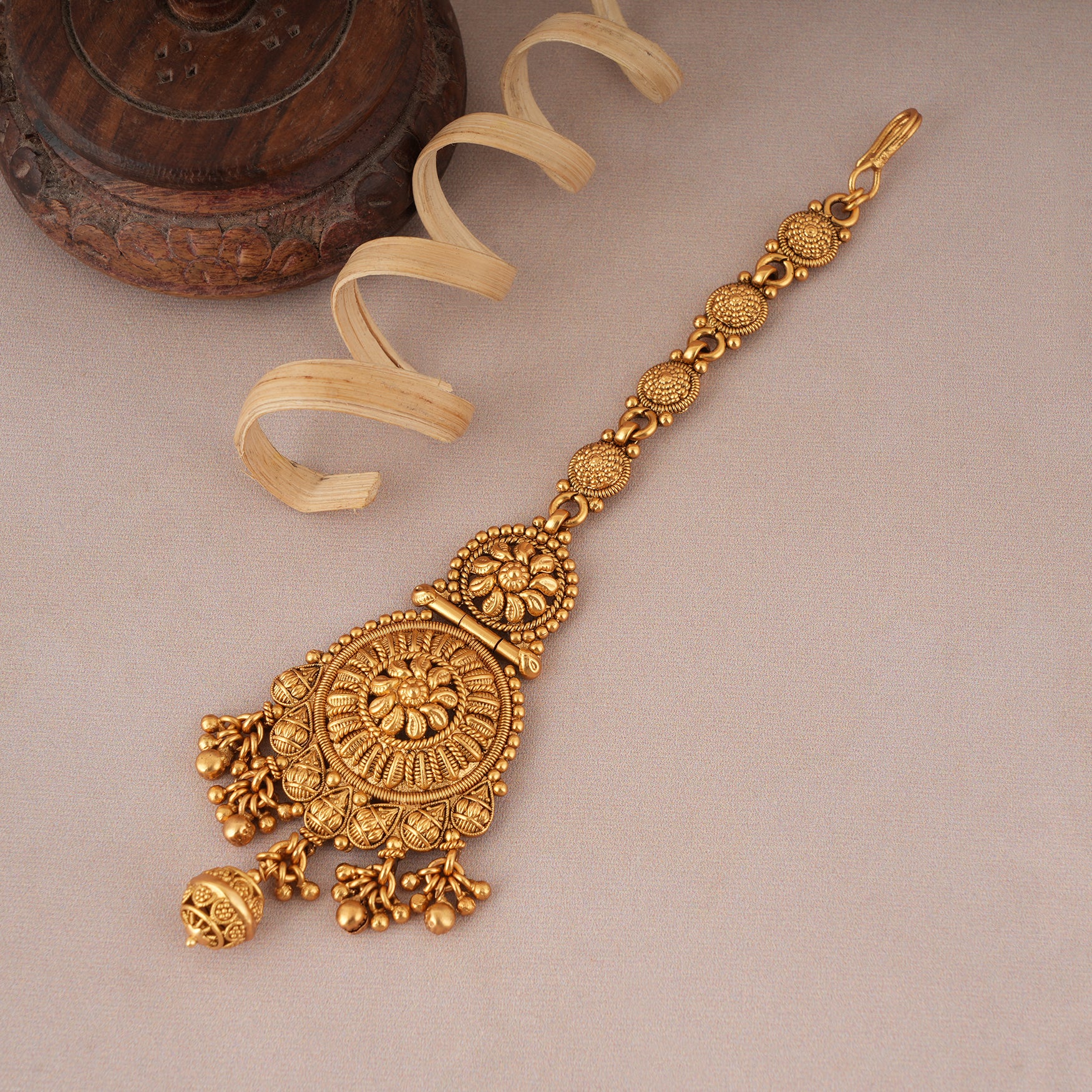 Plain antique gold floral ball maagtika