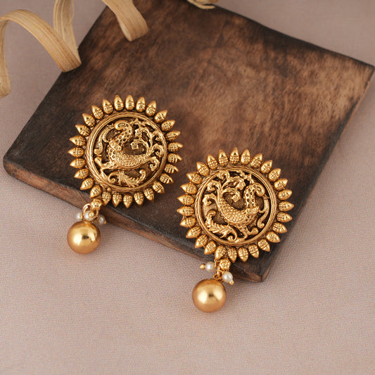 Beautiful antique gold plain earring