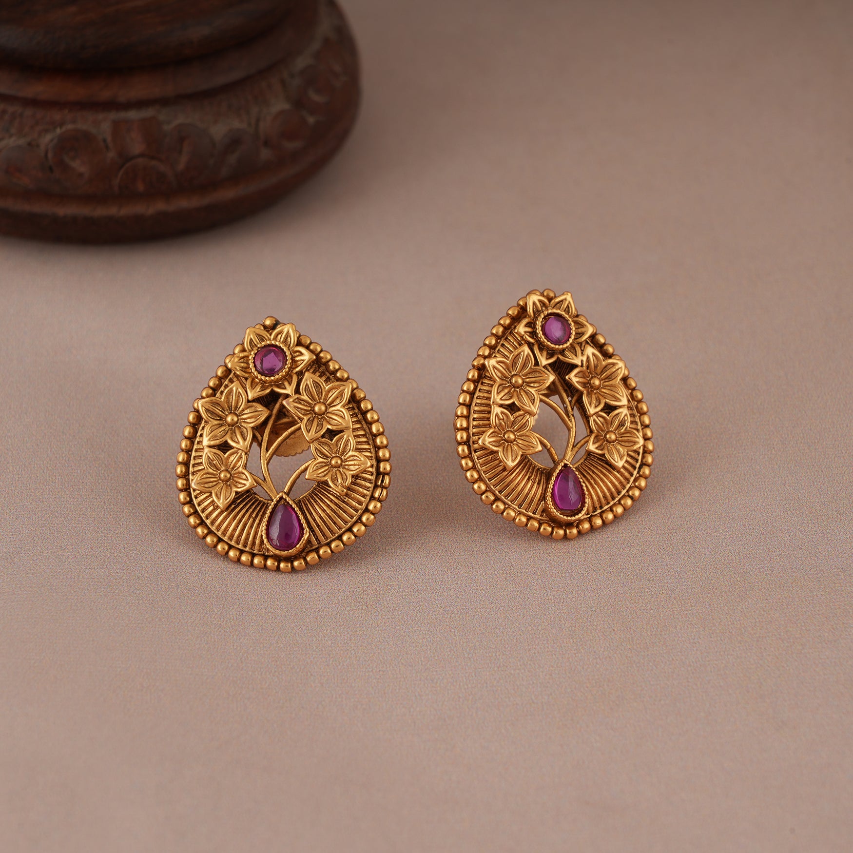 Cute antique gold plated floral ruby pendant set