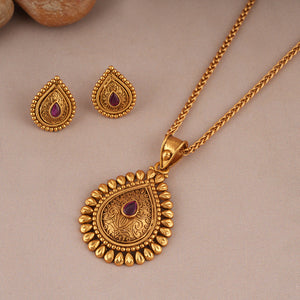 Amazing antique gold pear shaped antique gold pendant set