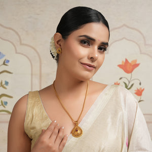 Amazing antique gold pear shaped antique gold pendant set