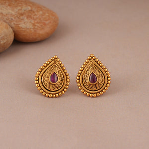 Amazing antique gold pear shaped antique gold pendant set