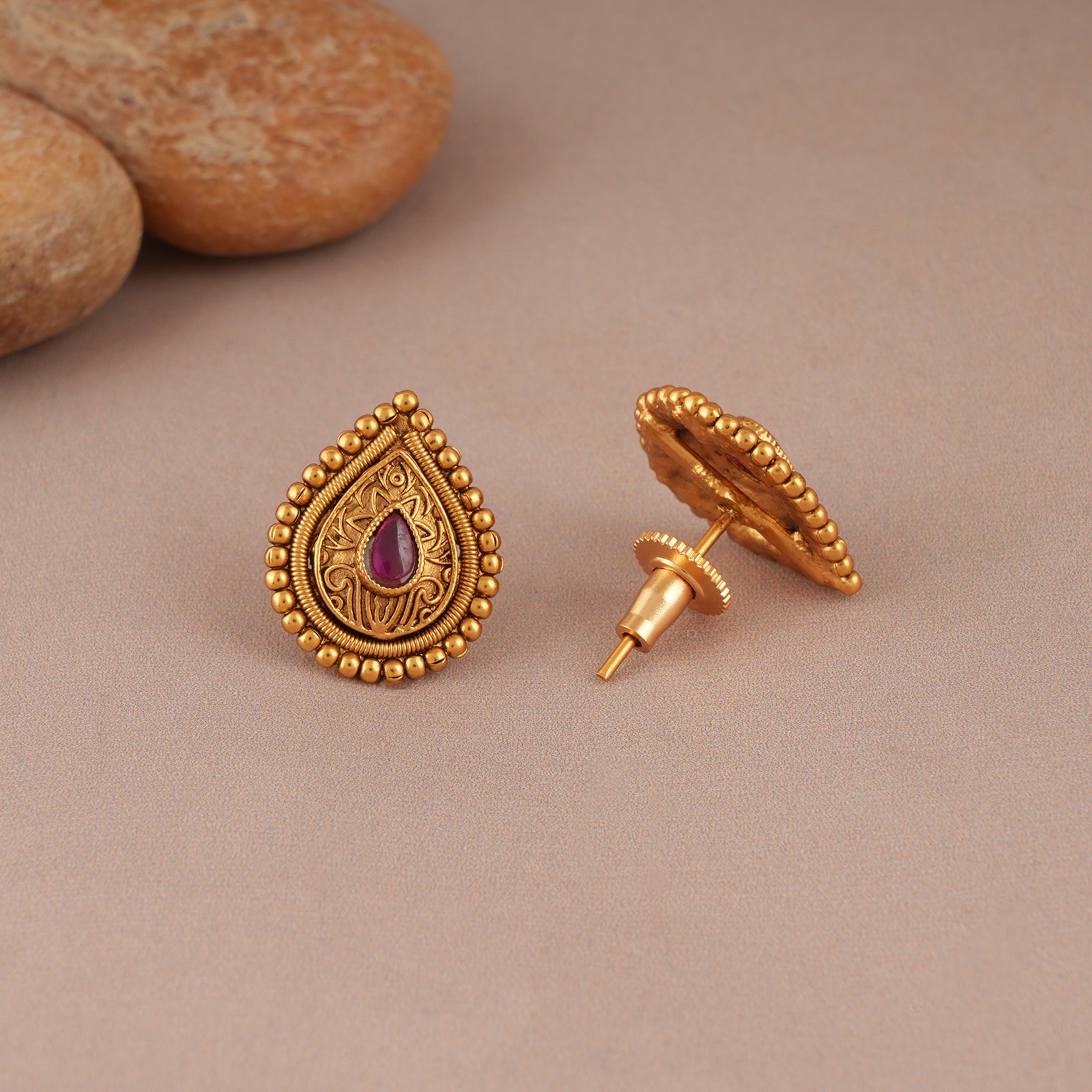 Amazing antique gold pear shaped antique gold pendant set