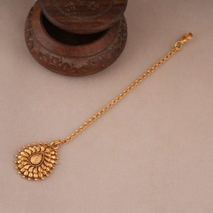 Cute antique gold pear shaped maangtika set