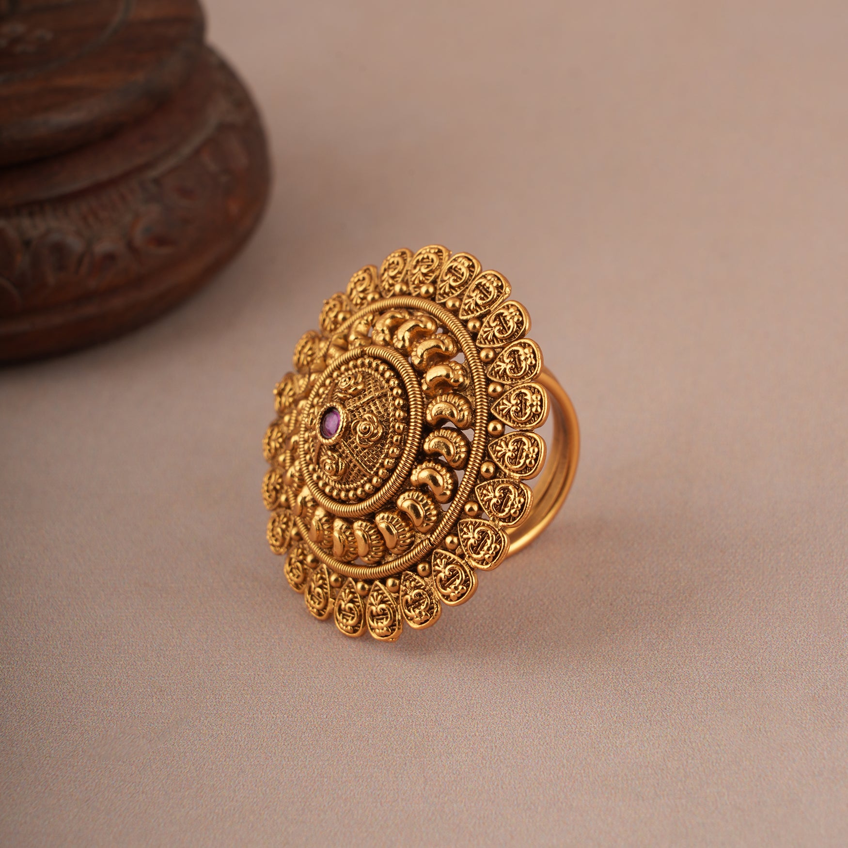 Royal antique bold antique gold plated finger ring