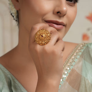 Bold antique gold carving finger ring