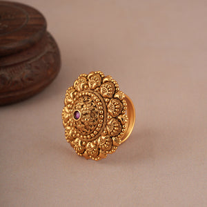 Bold antique gold carving finger ring