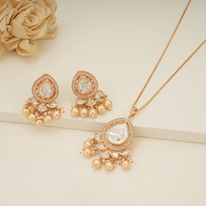 Stunning kundan drop gold plated pendant set