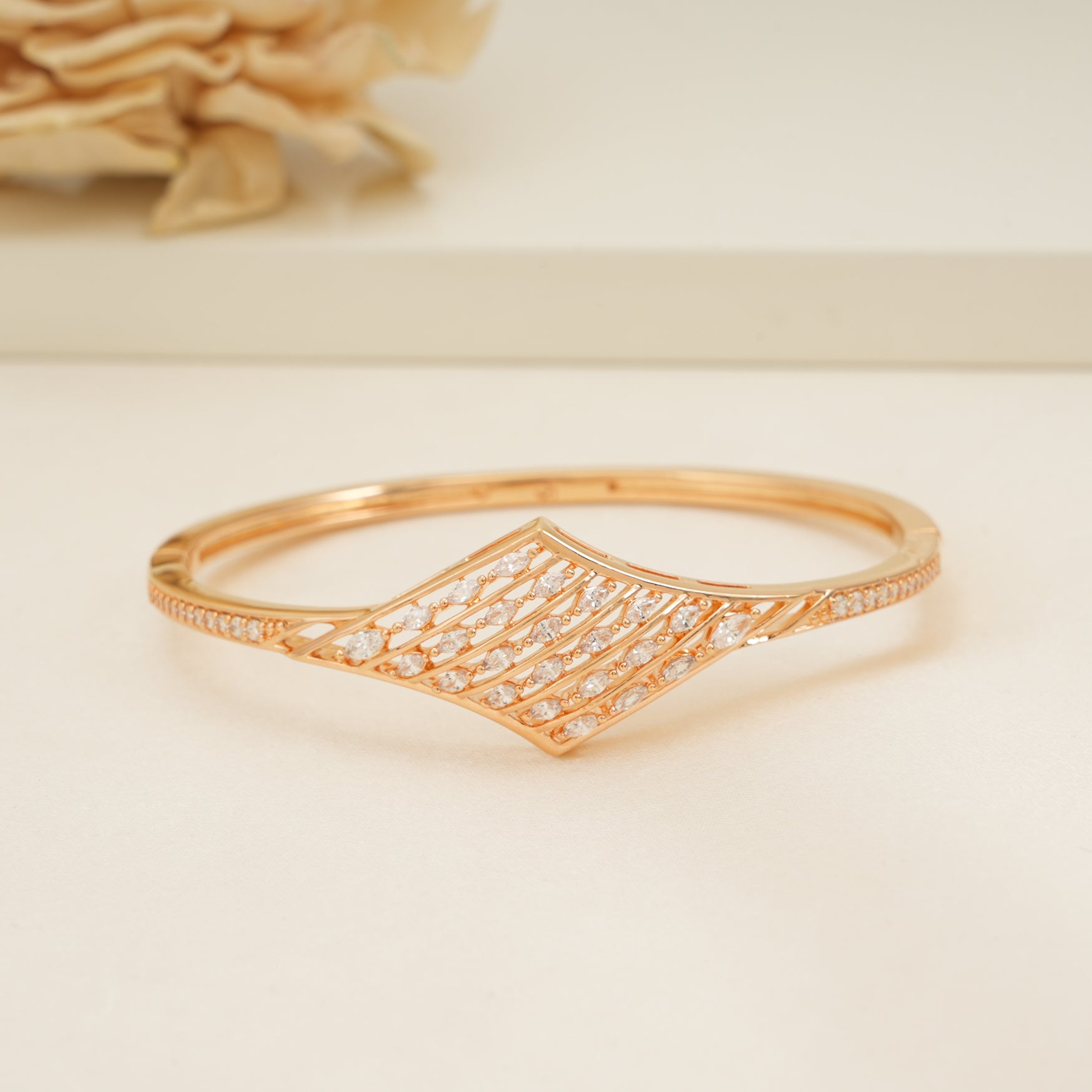 Gorgeous cz diamond openable gold plated bracelet