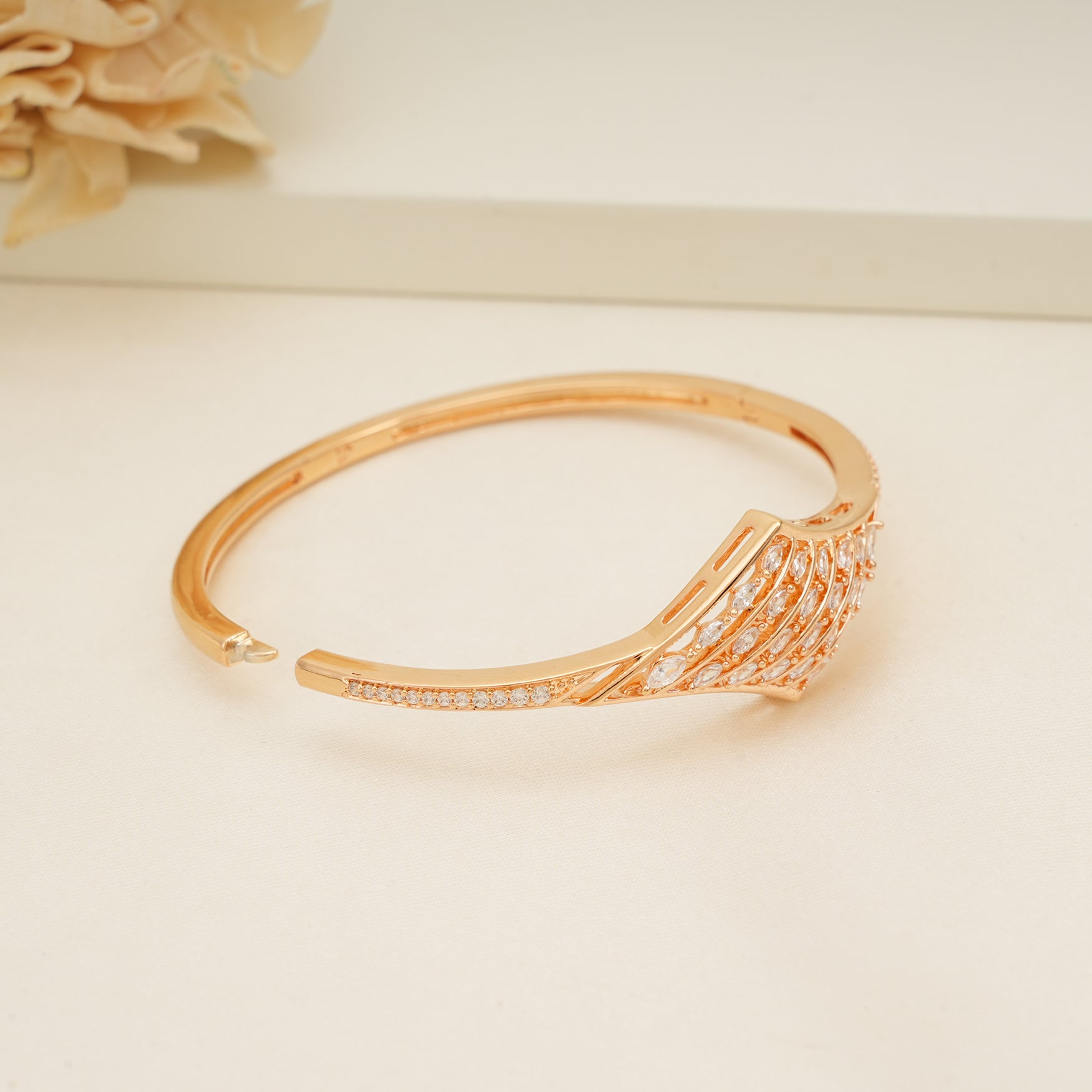 Gorgeous cz diamond openable gold plated bracelet