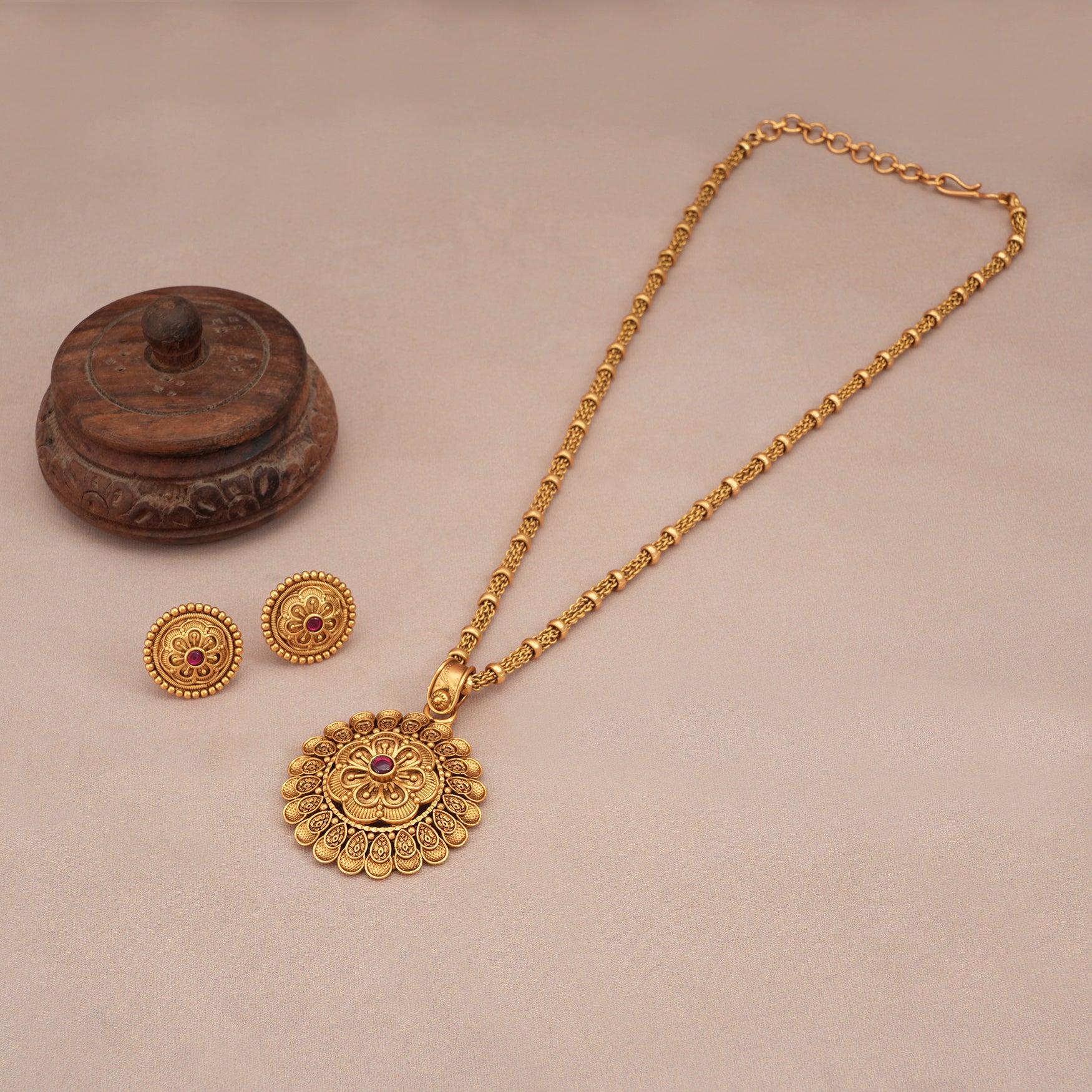 Amazing antique gold floral stone pendant set