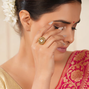 Stunning antique gold kundan finger ring