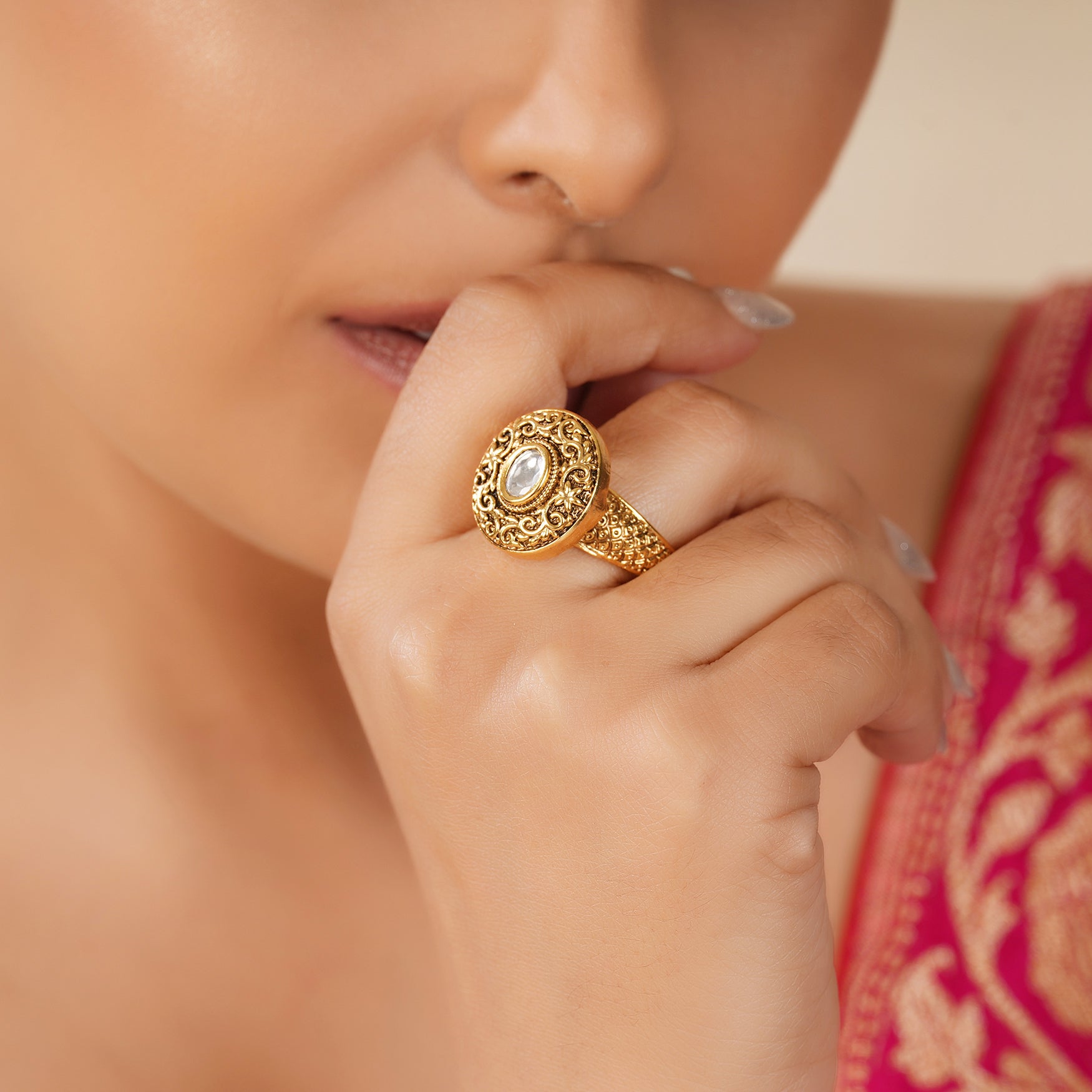 Stunning antique gold kundan finger ring