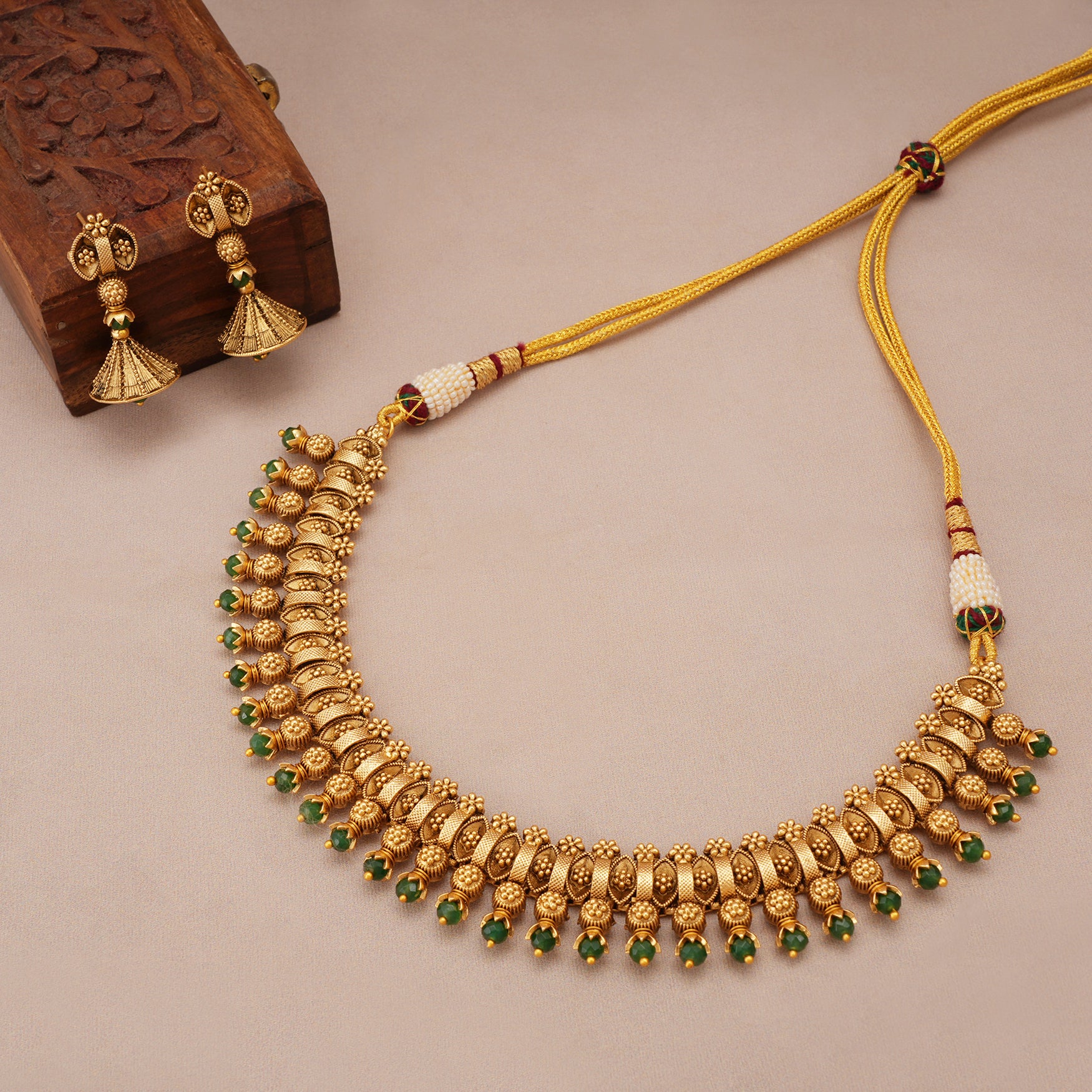 Antqiue gold plated green stone necklace set