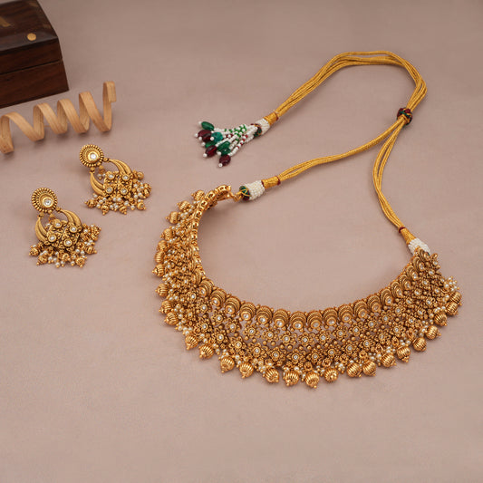 Gorgeuous antique gold kundan choker set