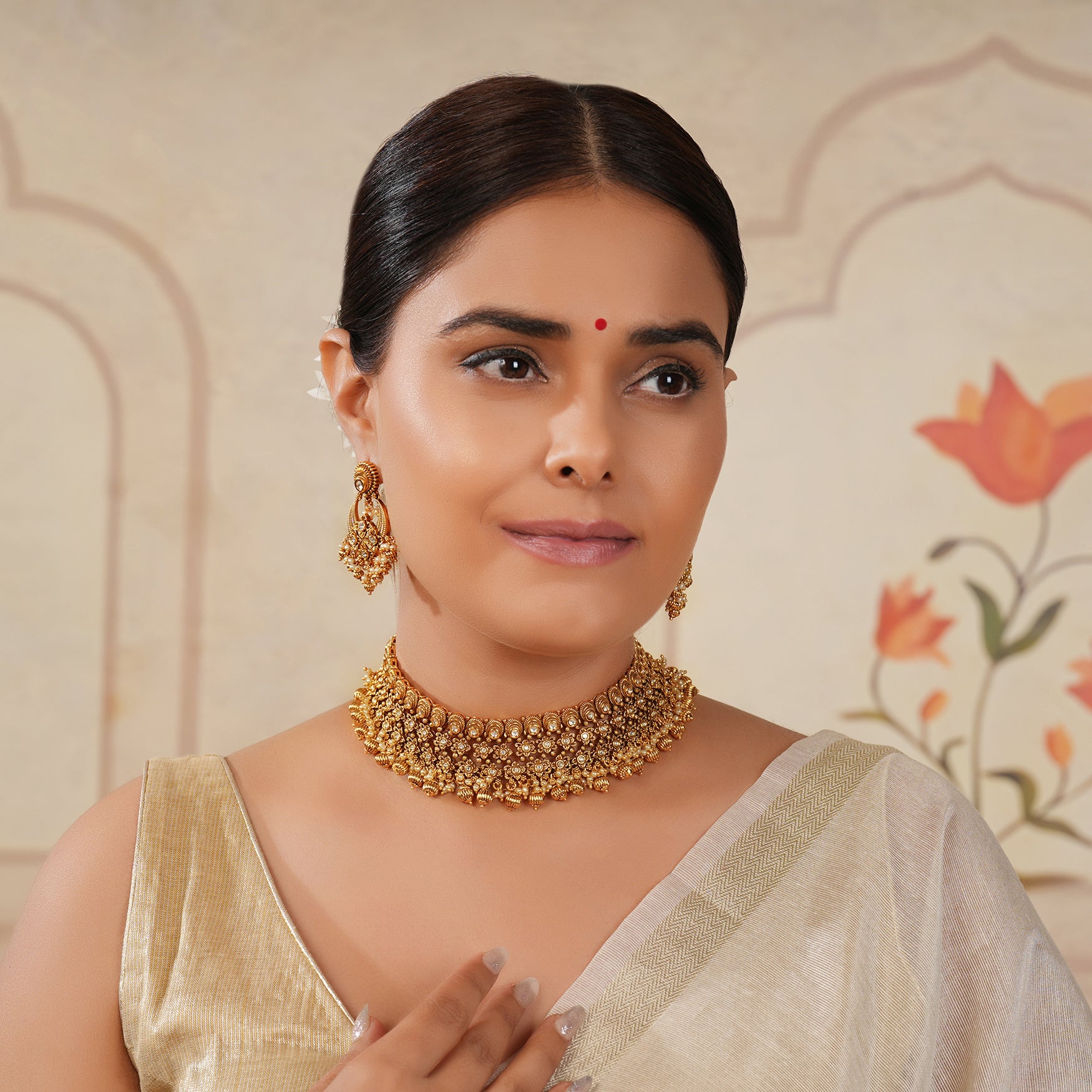 Gorgeuous antique gold kundan choker set