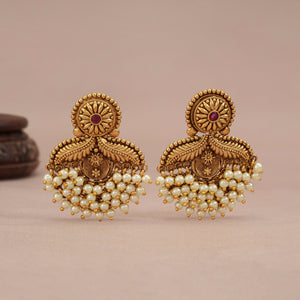 Stunning pearl drop antique gold earring