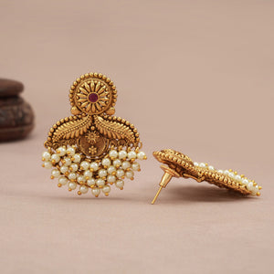 Stunning pearl drop antique gold earring