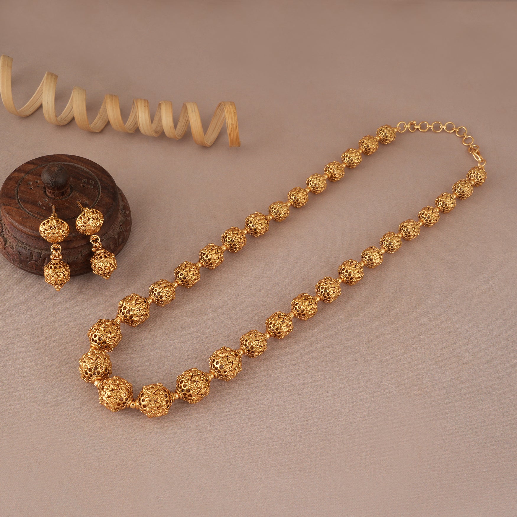 Beautiful antique gold mala set for women