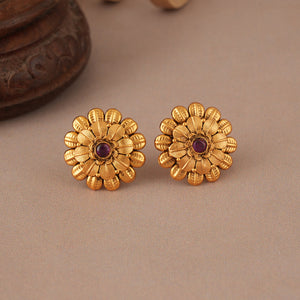 Stunning antique gold pendant set with floral stud earring