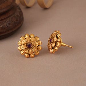 Stunning antique gold pendant set with floral stud earring