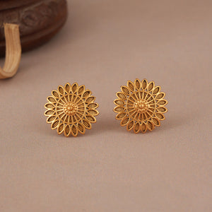 Stunning broad antique gold floral pendant set with stud earring