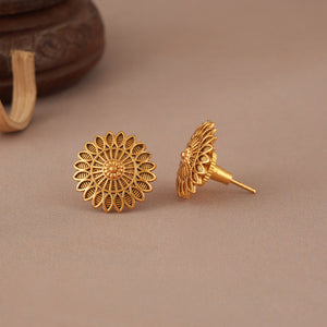 Stunning broad antique gold floral pendant set with stud earring
