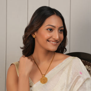 Stunning round floral inspired antique gold pendant set